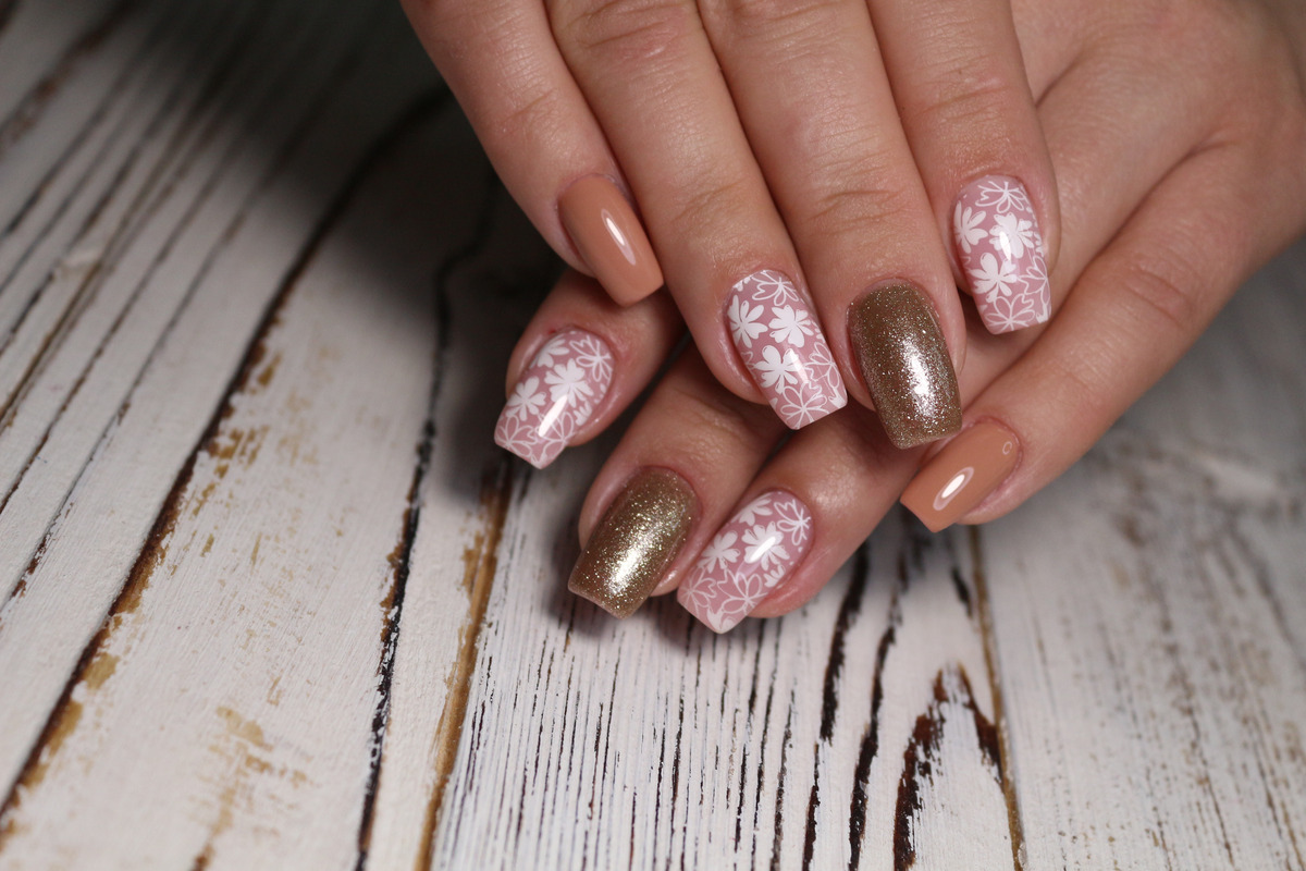 You are currently viewing The Rise Of Stiletto Nails: A Trend That’s Here To Stay
